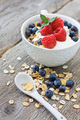 muesli with fresh berries