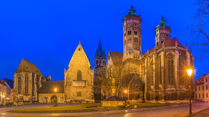 Panorama des Naumburger Doms am Abend