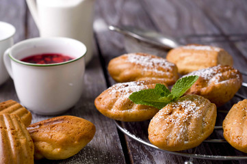 Madeleine cookies with cinnamon