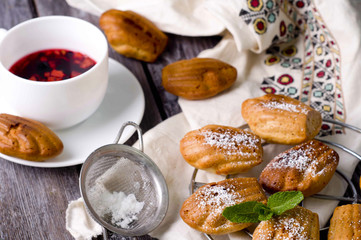 Madeleine cookies with cinnamon