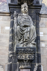 Obraz premium King sculpture near Bremen Cathedral, Germany
