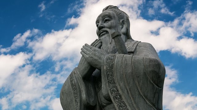 Konfuzius mit Quellwolken im Hintergrund, Zeitraffer