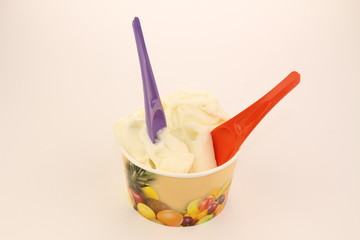 Maras vanilla ice cream scoop in paper cup with two spoons 