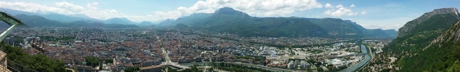 Fototapeta na wymiar Panorama di Grenoble