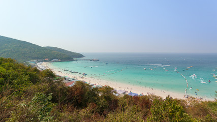 Fototapeta na wymiar seascape from koh larn island, tropical beach in pattaya city Th