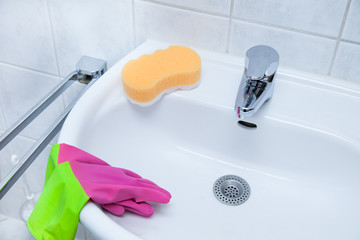 cleaning - Waschbecken putzen, Handschuh, Lappen