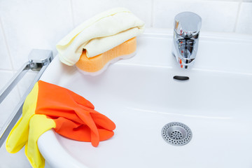 cleaning - Waschbecken putzen, Handschuh, Lappen