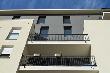 Façade d'immeuble moderne .