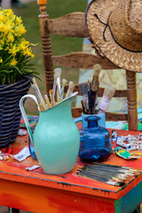 objets de peinture sur table 1