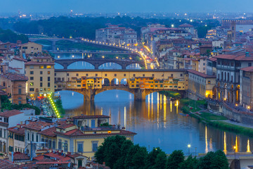 Fototapeta na wymiar River Arno and Ponte Vecchio in Florence, Italy