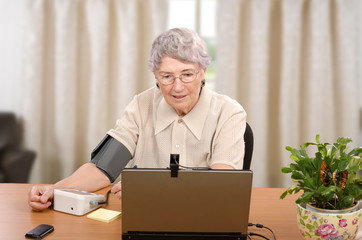 Patient monitoring blood pressure online