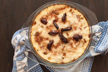 Casserole of cottage cheese with raisins, dates