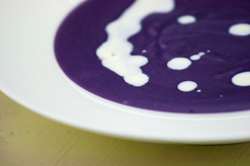 Violet potato and leek soup with cream