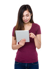 Fototapeta premium Woman use of tablet pc