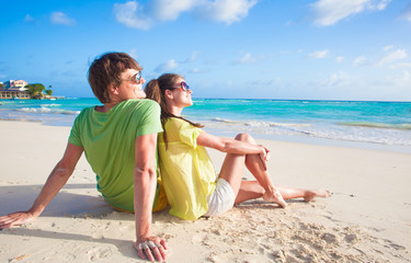 Fototapeta premium Closeup of happy young caucasian couple in sunglasses smiling on