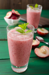 Nectarine smoothie with mint