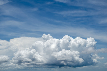 Naklejka premium blue sky background with cloud