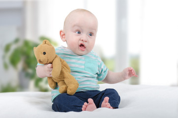 Baby beim Spielen