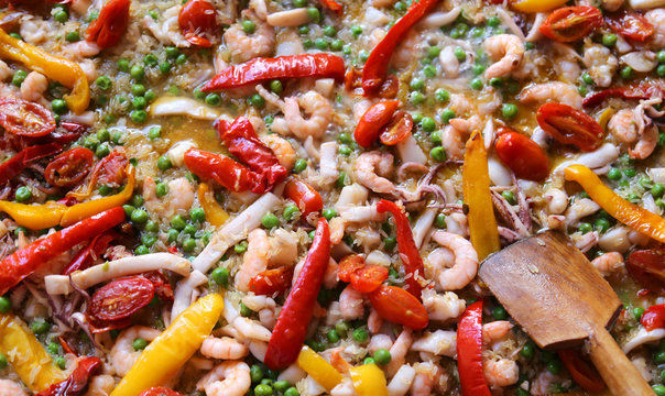 Valencian Paella rice with clams and green peas
