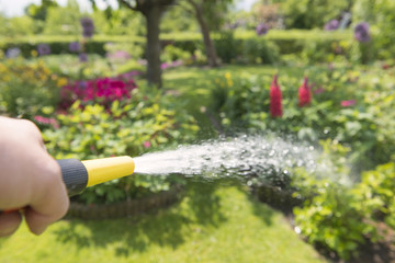 Gartenbewässerung mit der Schlauchdüse