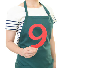 数字を持つ女性