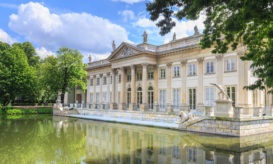 Obraz na płótnie Canvas Royal Lazienki Park in Warsaw - Palace on the Water