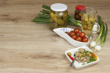 can of tuna, a healthy meal with vegetables

