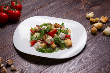 Salad with mozzarella and bread crumbs.