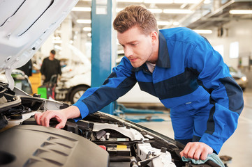Man repairing car. 