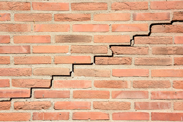 Obraz premium Brown broken brick wall texture background