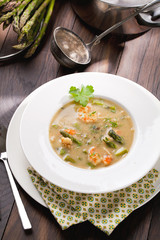 Spargel cream suppe mit garnelen 