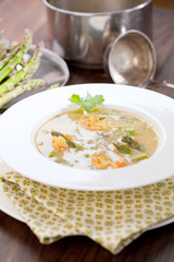 Spargel cream suppe mit garnelen 