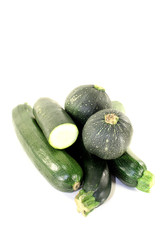 frische grüne gemischte Zucchini