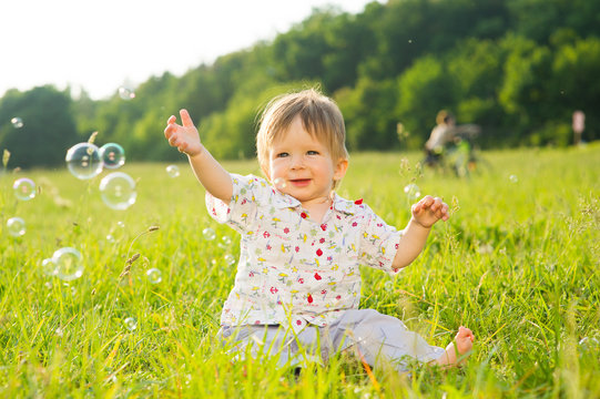  Child catches a soap bubbles.