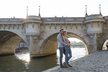 Fototapeta na wymiar Couple visiting Paris