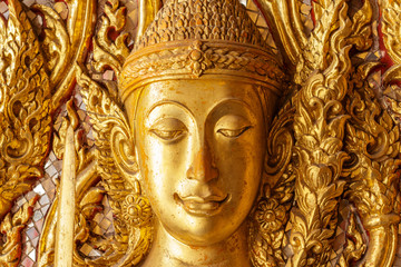 The Carving wood of door at Wat Tha Sung temple.