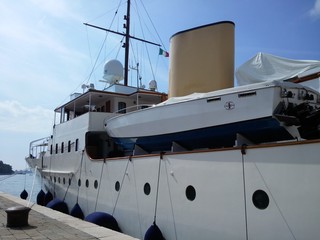 Naklejka premium Nave ancorata al porto