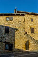 Dans les rue d'Oingt au pays des Pierres Dorées