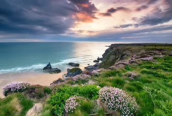  Ondergaande zon aan de kust van Cornwall © Helen Hotson