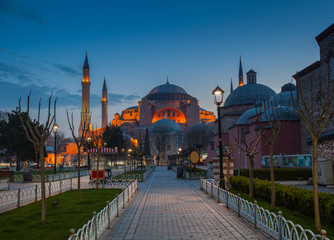 Fototapeta na wymiar night Hagia Sophia in Istanbul, Turkey