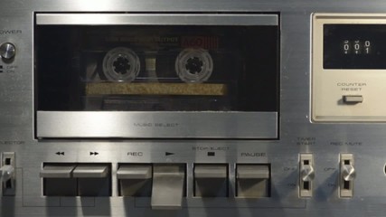 Cassette tape deck when a finger start and stop playing.