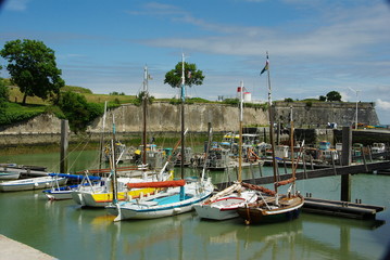 Fototapeta na wymiar Petit port du Château d'Oléron