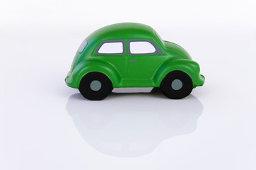 Grünes Spielzeugauto