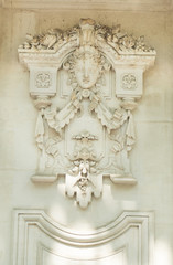 Visage, façade immeuble Nîmes