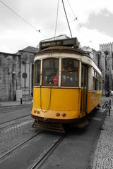 Fototapeta na wymiar Attraverso Lisbona