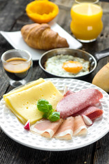 Breakfast 