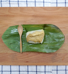 Sweet sticky rice with egg custard