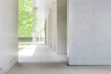 コンクリートの壁と空間