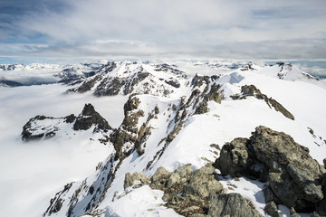 Obraz premium Mountain peaks and snowcapped ridges in the Alps