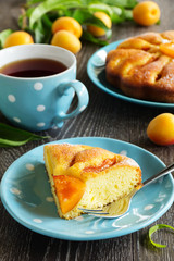Pie with fresh peaches and almonds.